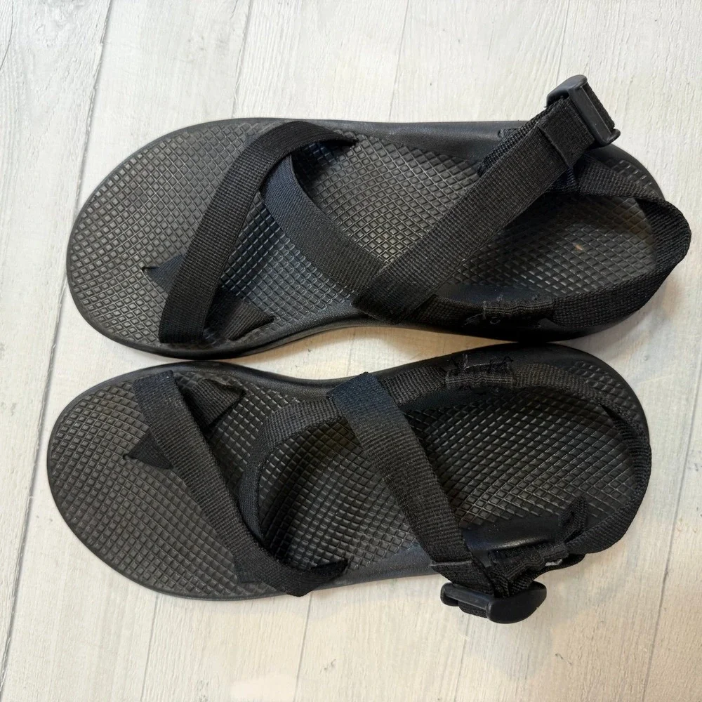 Chaco men's black‎ classic strappy sandals size 9
